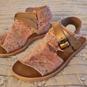 Girls' Floral Peach Open-Toe Sandals with Gold Strap